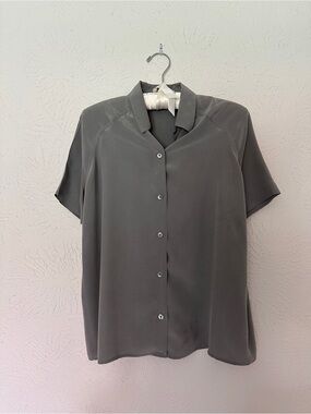 Everlane Silk Blouse in Powder Grey - XS